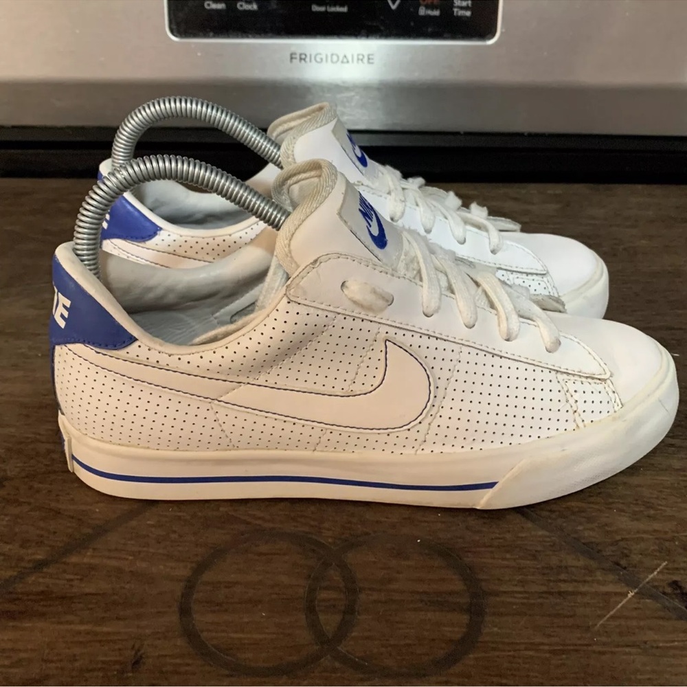 Nike Sweet Classic Lows, Blue And White, 367314-112, Womens 7 Youth 5.5, 2009